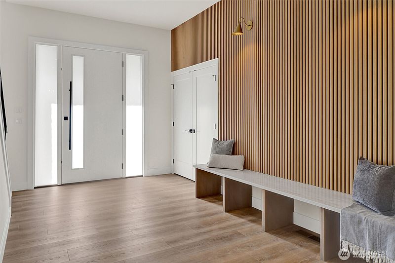 4th image of 6076 Mesa Court