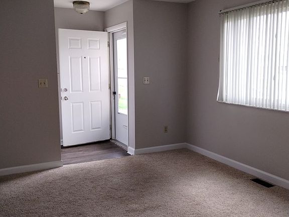 4th image of 726-728 Red Deer Ln