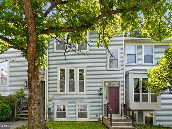 8112 Wooded Glen Ct, Ellicott City, MD 21043