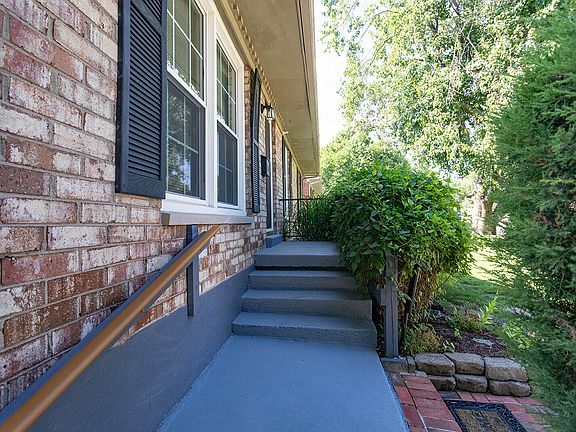 3rd image of 3516 Camelot Dr