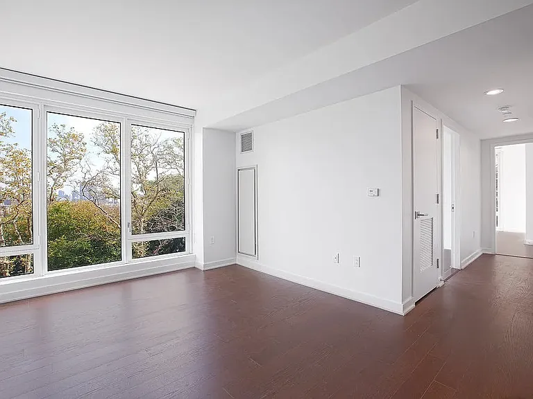 400 W 113th St #330 — Photo 2