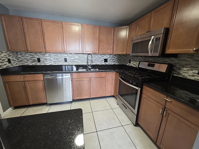 526 Saint Paul Pl #3 — Photo 2