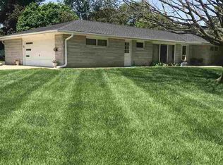 303 Alpine Dr, Beatrice, NE 68310