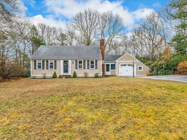 4 Deer Run Ln, Sandwich, MA 02563