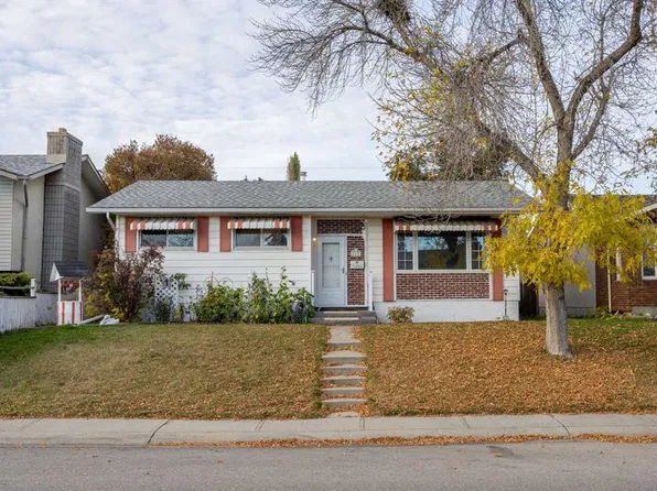 165 S Marbrooke Cir NE, Calgary, AB T2A 2W9