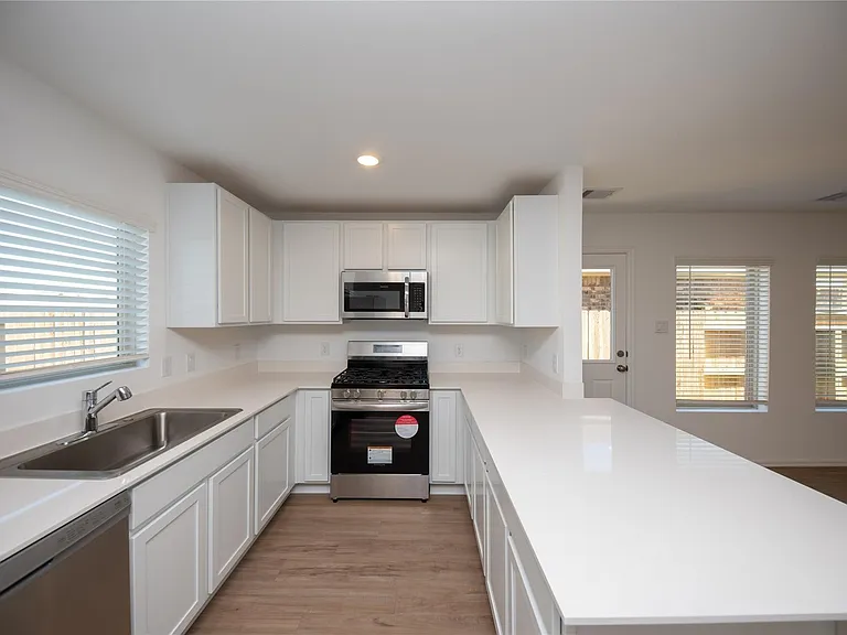 7235 Gorrian — Photo 11