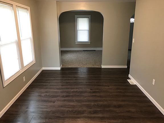 3rd image of 724 Elm St