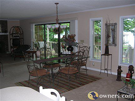 Spacious Dining Area