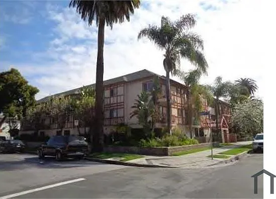 3 bed, 1350 sqft, $2,400 — Photo 2