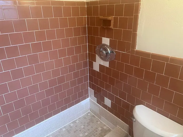 2410 SW 44th Ave — Photo 11