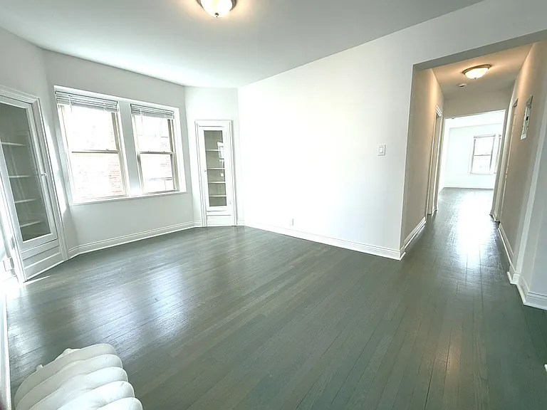 1800 N Farwell Apartments — Photo 20