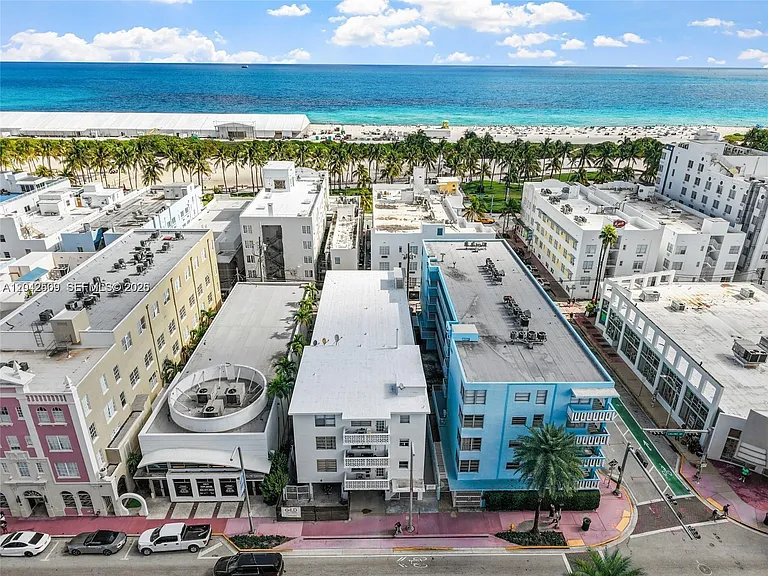 713 Collins Ave #39 — Photo 1