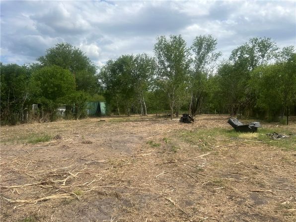 283 N Shore Rd, Mathis, TX 78368
