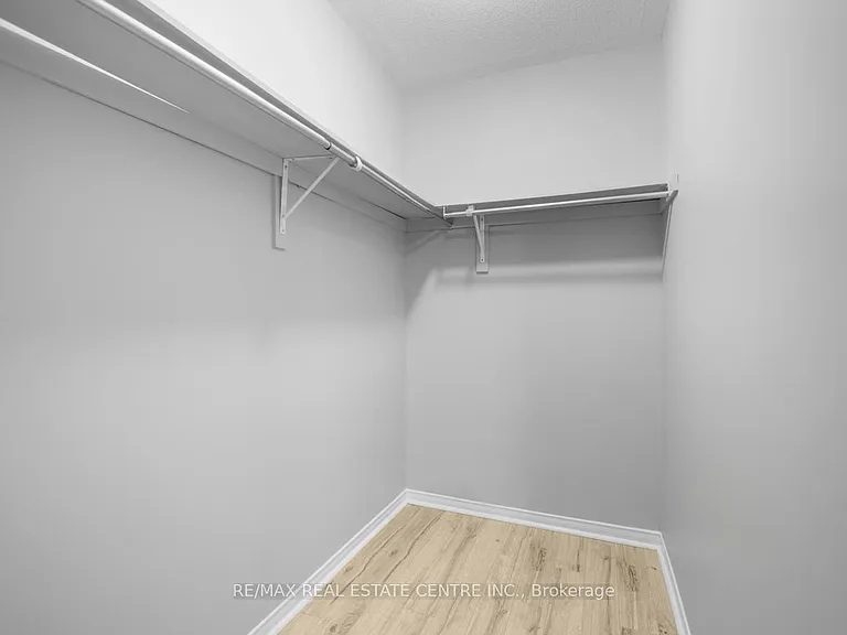112 Commodore Dr — Photo 38
