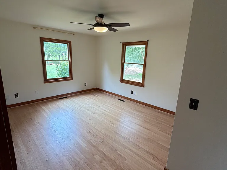 1210 Holly Creek Ln — Photo 10
