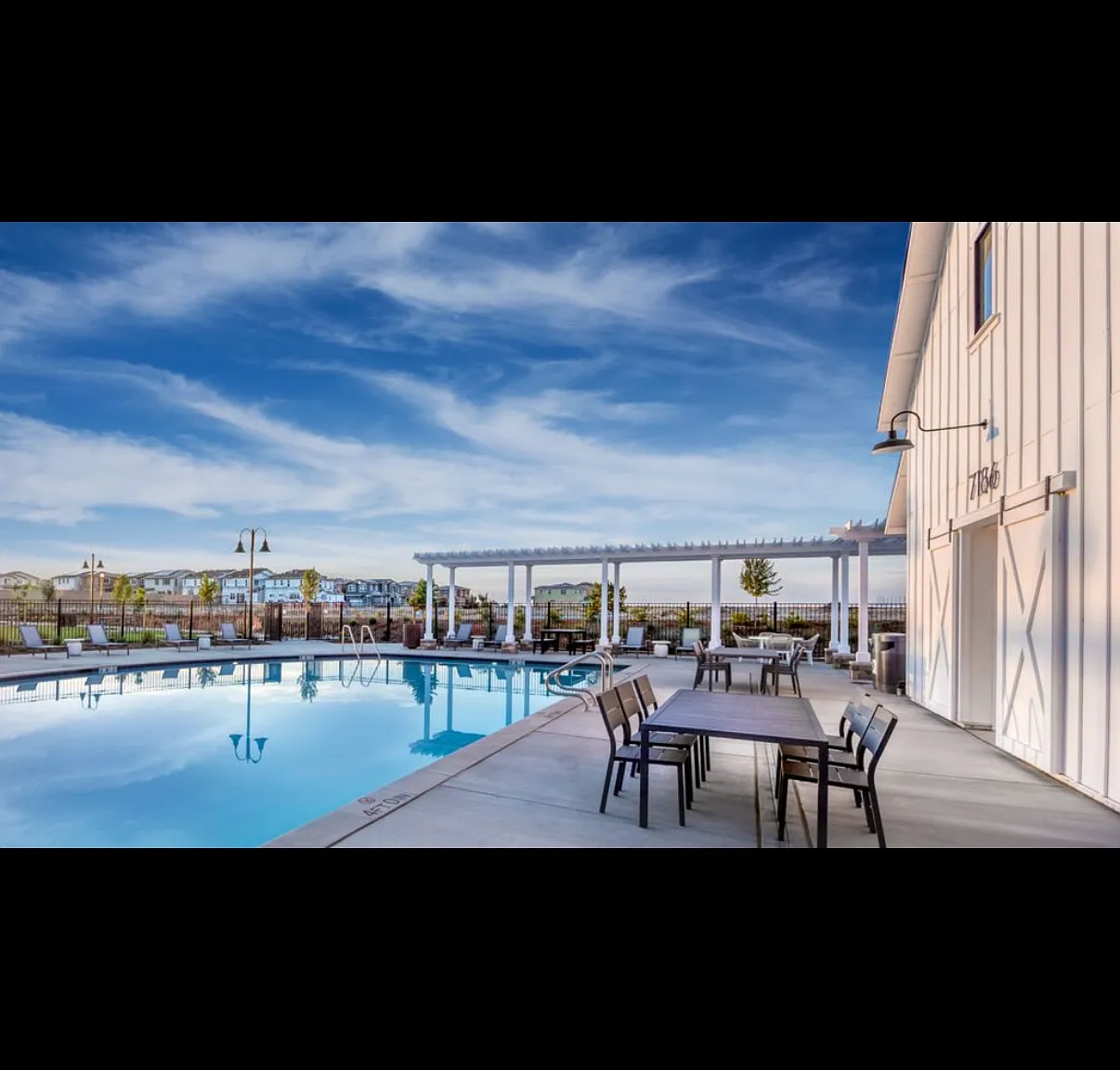 4 bed, 2278 sqft, $3,200 — Photo 3