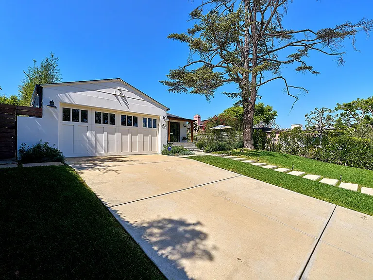 3435 S Bentley Ave — Photo 16