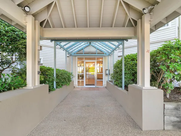 10675 138a St #106, Surrey, BC V3T 4L2