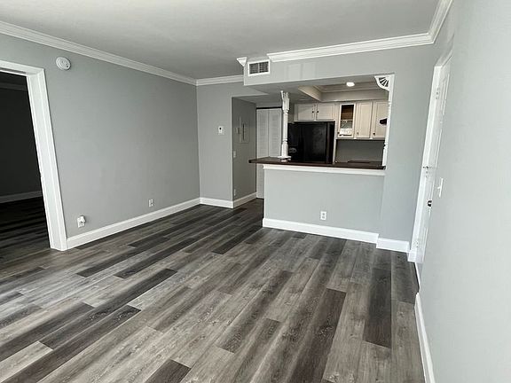 3rd image of 752 Executive Center Dr #34-11-34