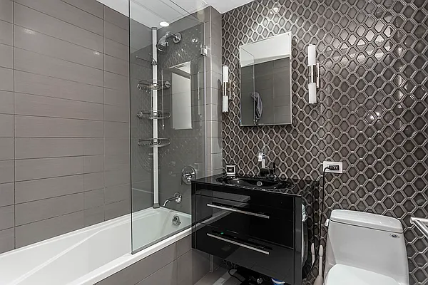 Sold by Living New York | media 7