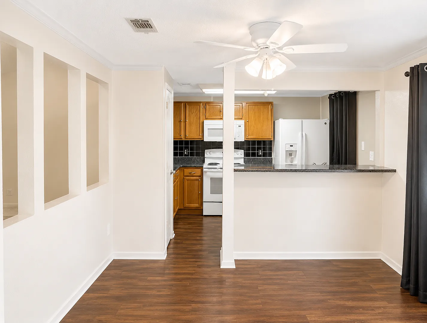 Summerfields Charm with Space to Relax, Play & Entertain — Photo 3
