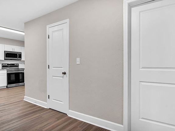 5th image of 1308 Jaffa St #B