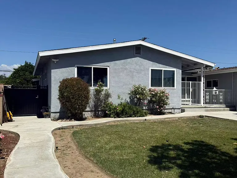 1515 E Rowland Ave — Photo 1