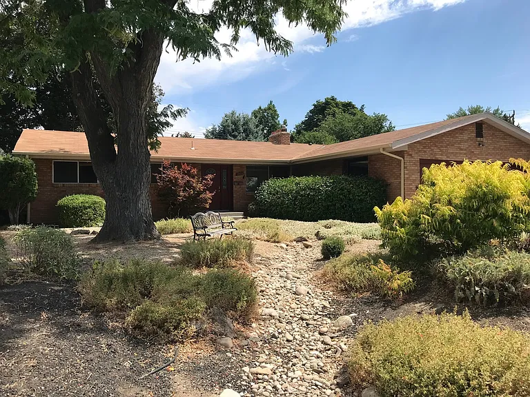 3824 W Greenbrier Dr — Photo 2