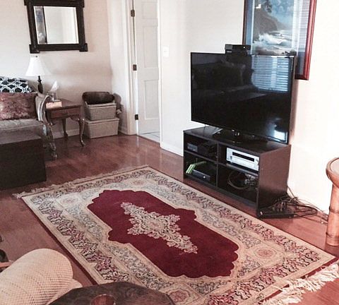 3rd image of 631 Clinton Way W