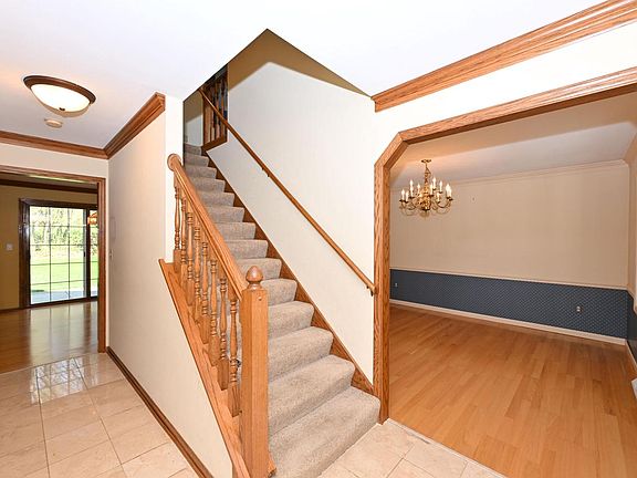3rd image of 822 S Comanche LANE