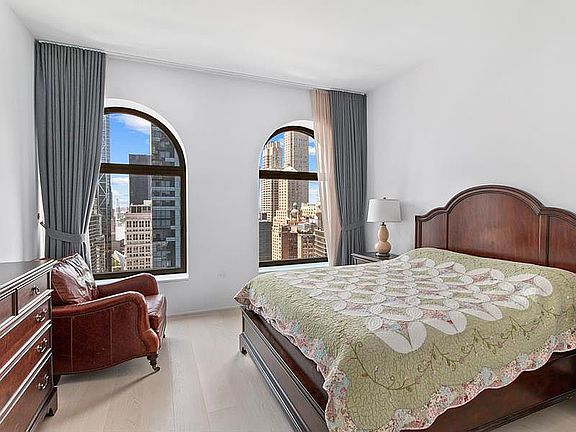 4th image of 130 William St #37E
