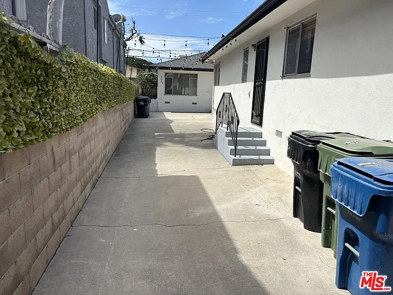 366 E Hillsdale St — Photo 14