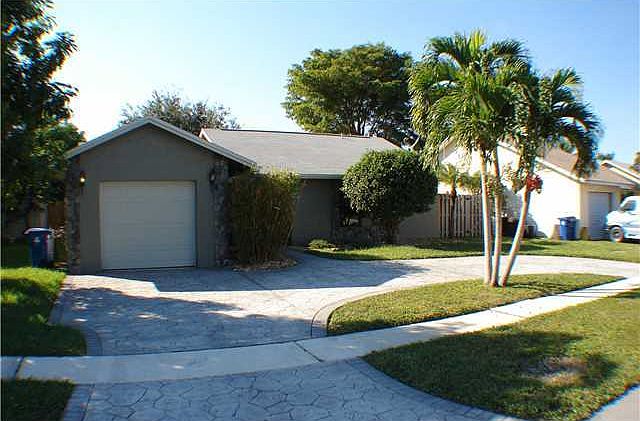 1st image of 4933 NW 92nd Ave