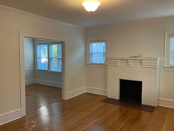 5th image of 2201 University Dr