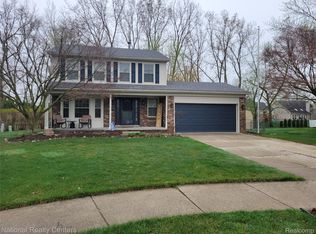 17429 Brookview Dr, Livonia, MI 48152