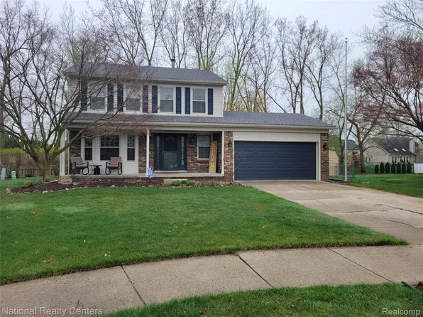 17429 Brookview Dr, Livonia, MI 48152