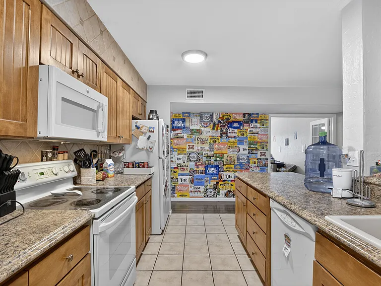123 E Erie Dr — Photo 15