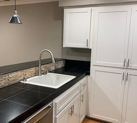 3rd image of 391 Creekview Dr