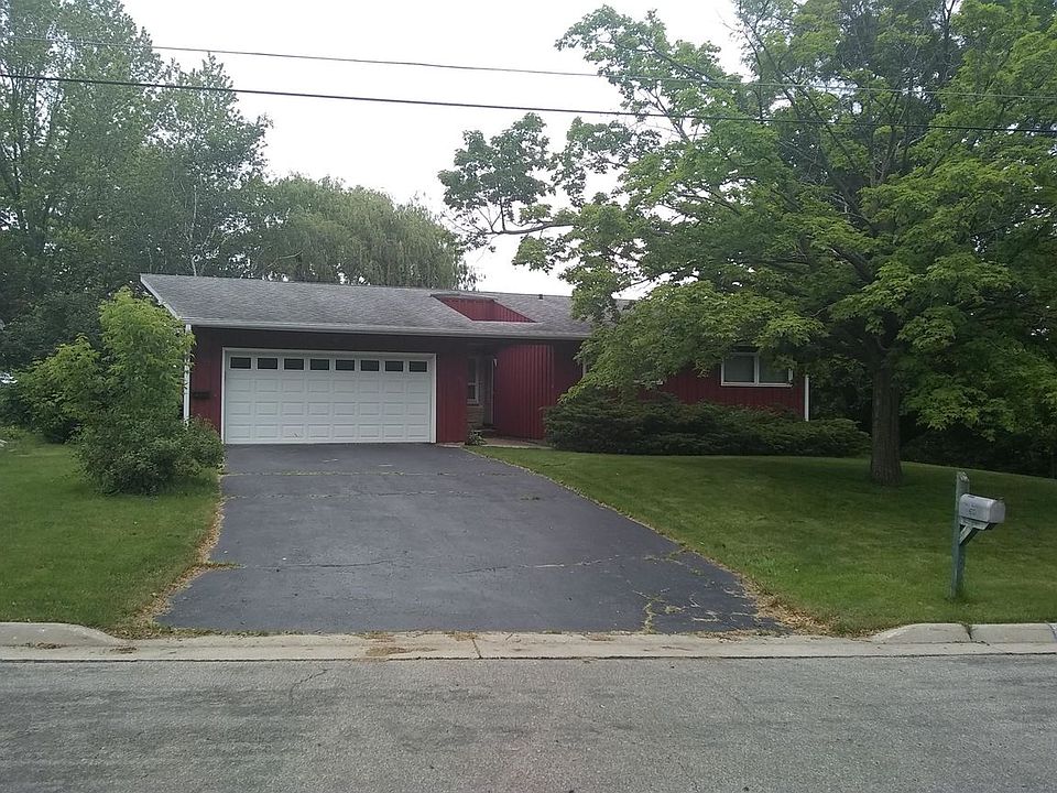 1st image of 209 Oak Hill Ct