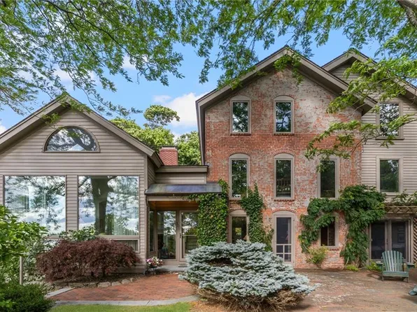 10 Nayatt Rd, Barrington, RI 02806