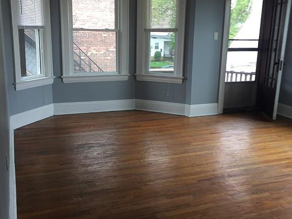 3rd image of 2052 Fairview Ave