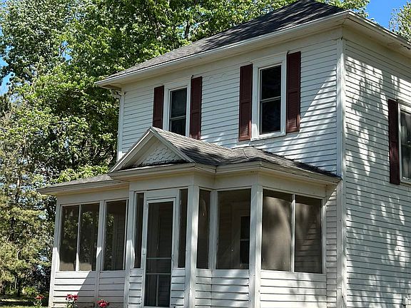 3rd image of 977 590th St
