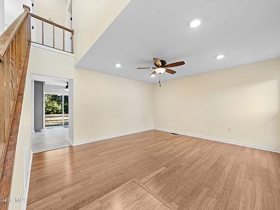 4th image of 704 W 9th Street