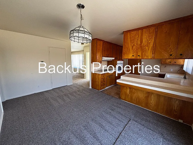 790 Fairfax Dr — Photo 8