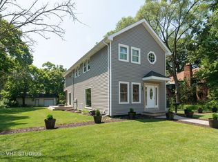 74 Woodside Rd, Riverside, IL 60546