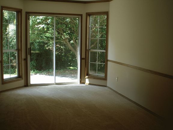 5th image of 1264 Shelton Way