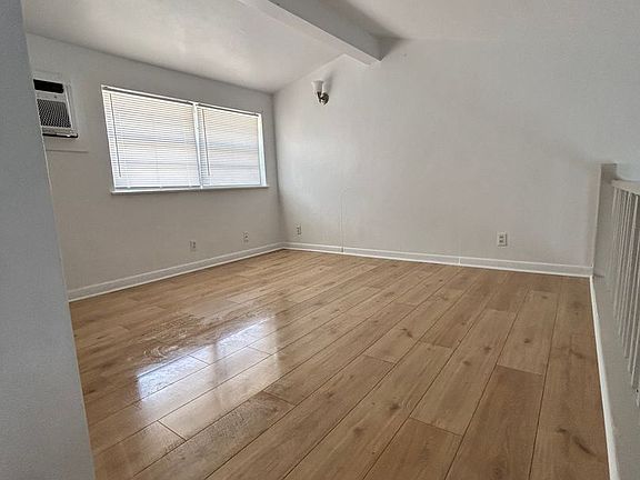 3rd image of 700 E Park St #1