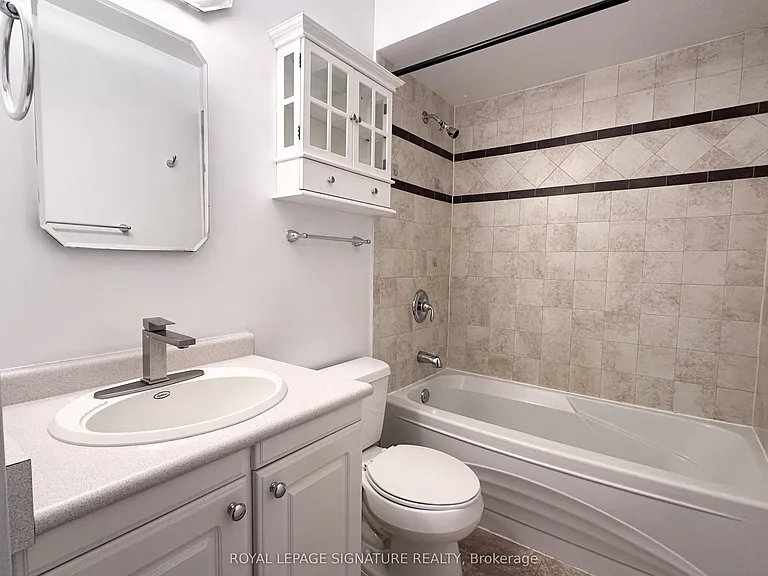 602 Gibney Cres — Photo 11