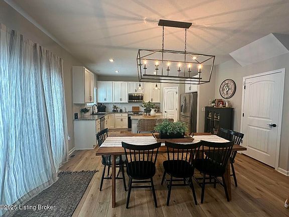 3rd image of 566 Hubbard Ln