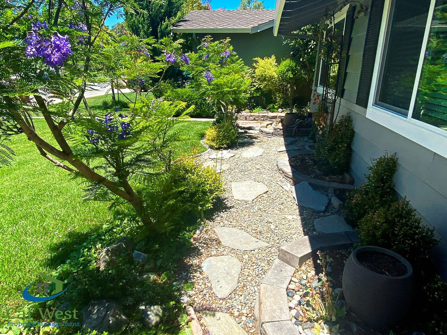 $4595 - Remodeled 3-Bedrooms, 2-Bath, Home with Air Conditioning/Thousand Oaks Neighborhood - Pet... — Photo 3